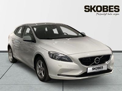 Vit Begagnad 2018 Volvo V40 Business Edition Halvkombi | 139 900 kr (Marknadspris)