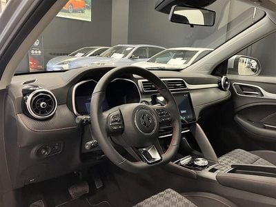Begagnad MG ZS Luxury 115 kW (157 HK) 2023 Grå/silver Sedan