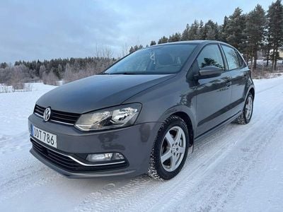 Grå metallic Begagnad 2017 VW Polo | 129 000 kr (Marknadspris)