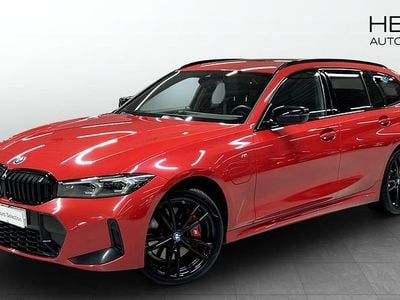 Röd (red) Begagnad 2023 BMW 330e Shadowline Kombi | 468 700 kr (Dyr)