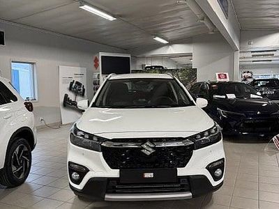 Vit Ny 2025 Suzuki SX4 S-Cross SUV | 364 900 kr (Marknadspris)