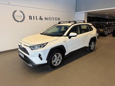 Vit Begagnad 2020 Toyota RAV4 Hybrid Active SUV | 329 900 kr (Marknadspris)
