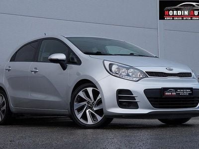 Grå Begagnad 2016 Kia Rio Halvkombi | 89 900 kr (Marknadspris)