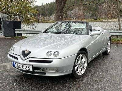 Silver Begagnad 1999 Alfa Romeo Spider Lusso Cab | 59 500 kr
