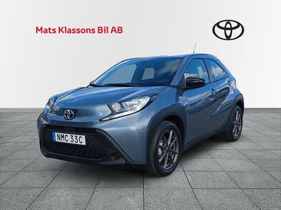 Grå Begagnad 2024 Toyota Aygo X Play SUV | 189 000 kr (Marknadspris)