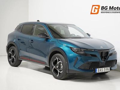 Blå Begagnad 2024 Alfa Romeo Junior SUV | 309 900 kr
