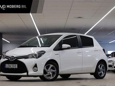 Vit Begagnad 2015 Toyota Yaris Hybrid Active Halvkombi | 149 900 kr (Marknadspris)