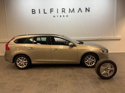 Ljusbrun Begagnad 2014 Volvo V60 Momentum Kombi | 99 900 kr (Marknadspris)