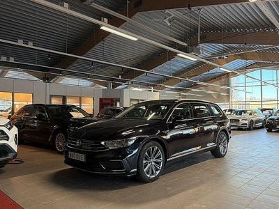 Svart Begagnad 2022 VW Passat GTE Kombi | 319 900 kr (Marknadspris)