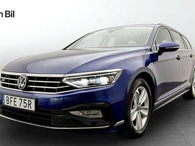 Mörkblå Begagnad 2023 VW Passat Executive Kombi | 349 900 kr (Marknadspris)