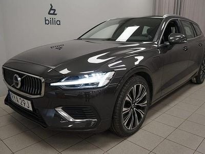 Grå Begagnad 2022 Volvo V60 Core Kombi | 359 900 kr (Marknadspris)