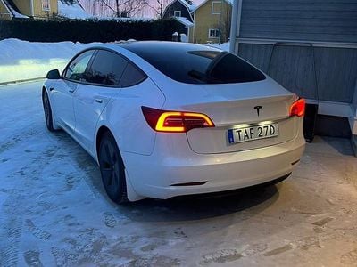 Begagnad Tesla Model 3 Standard Range Plus 239 kW (325 HK) 2021 Sedan