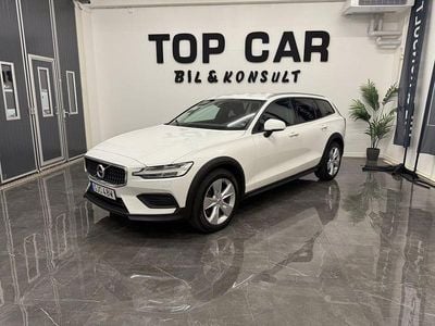 Vit Begagnad 2019 Volvo V60 CC Momentum Kombi | 229 900 kr (Marknadspris)