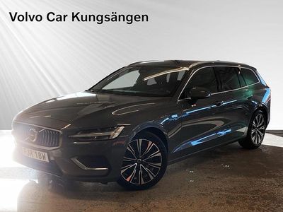 Grå Begagnad 2023 Volvo V60 Core Kombi | 299 900 kr (Bra pris)