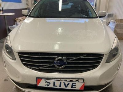 Vit Begagnad 2015 Volvo XC60 Momentum SUV | 149 900 kr (Marknadspris)