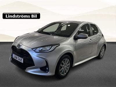 Begagnad Toyota Yaris Hybrid Style 132 HK (97 kW) 2024 Silver Halvkombi