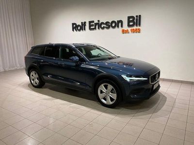 Blå Begagnad 2024 Volvo V60 CC Core Kombi | 399 500 kr (Bra pris)