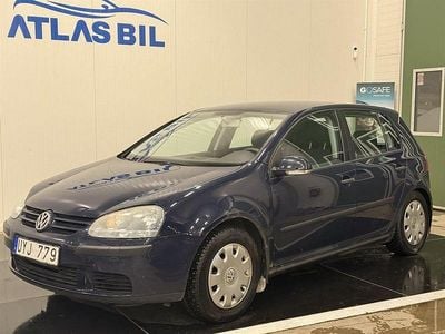 Mörkblå Begagnad 2004 VW Golf IV Halvkombi | 29 900 kr (Marknadspris)