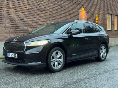Svart Begagnad 2024 Skoda Enyaq iV SUV | 287 500 kr