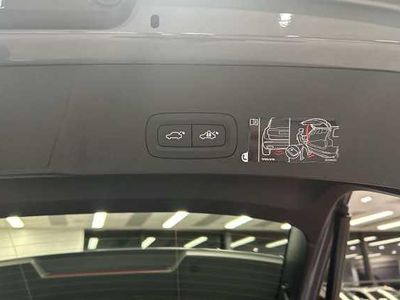 Grå Begagnad 2022 Volvo XC40 Momentum SUV | 264 900 kr (Marknadspris)