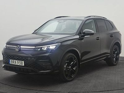 Svart Ny 2025 VW Tiguan R-line SUV | 622 100 kr (Dyr)
