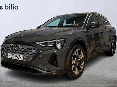 Grå Begagnad 2023 Audi Q8 e-tron Proline SUV | 474 900 kr (Bra pris)