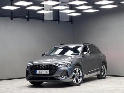 Grå Begagnad 2021 Audi e-tron S-Line SUV | 429 900 kr (Lite dyr)