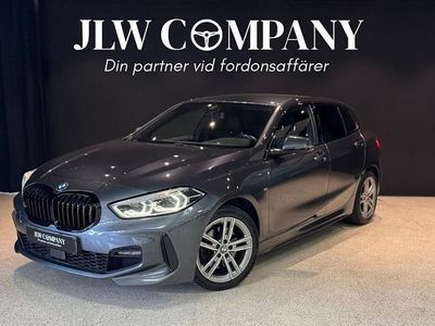 Grå Begagnad 2021 BMW 118 Shadowline Halvkombi | 249 000 kr (Lite dyr)