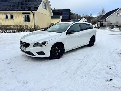 Begagnad Volvo V60 181 HK (133 kW) 2015 Crystal pearl Kombi
