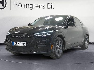 Begagnad Ford Mustang Mach-E Standard Range 197 kW (269 HK) 2022 Absolute black pnzat SUV