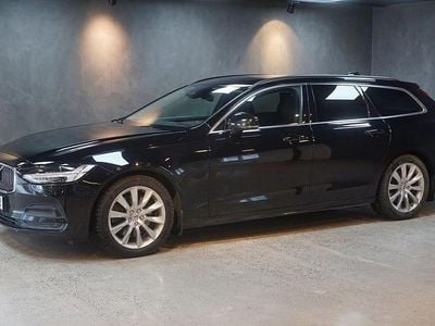 Svart Begagnad 2022 Volvo V90 Momentum Kombi | 179 900 kr