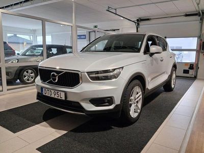 Begagnad Volvo XC40 Momentum 180 HK (132 kW) 2020 Glacier silver metallic SUV