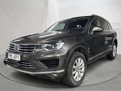 Mörkbrun Begagnad 2017 VW Touareg SUV | 196 000 kr (Marknadspris)