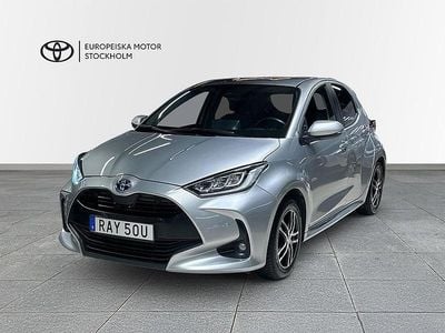 Silvermetallic Begagnad 2023 Toyota Yaris Hybrid Active Halvkombi | 232 900 kr (Lite dyr)