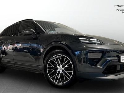 Grå Begagnad 2025 Porsche Macan 4 Electric SUV | 855 000 kr