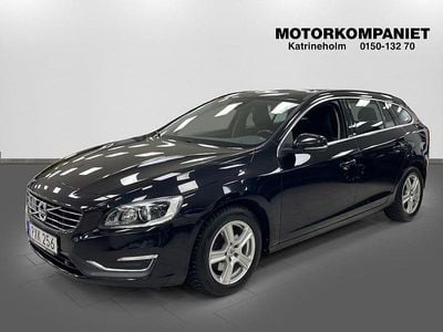 Svart Begagnad 2015 Volvo V60 Momentum Kombi | 164 900 kr (Marknadspris)