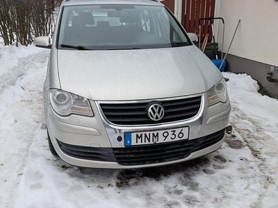 Begagnad VW Touran 140 HK (102 kW) 2009 Beige Minibuss