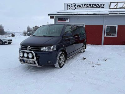 Mörkblå Begagnad 2014 VW Caravelle Comfortline Minibuss | 209 900 kr (Dyr)