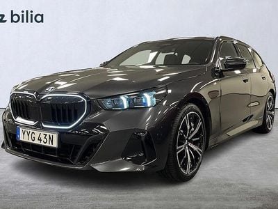 Grå Begagnad 2025 BMW 520 M Sport Kombi | 619 000 kr (Marknadspris)