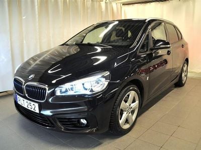 Svart Begagnad 2017 BMW 225 Active Tourer Sport Line Minibuss | 165 000 kr (Lite dyr)