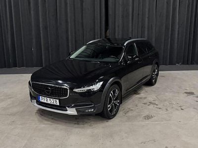 Svart Begagnad 2017 Volvo V90 CC Inscription Kombi | 289 900 kr (Marknadspris)
