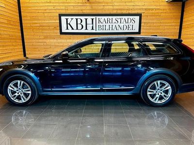 Svart Begagnad 2019 Volvo V90 CC Momentum Kombi | 194 900 kr (Marknadspris)