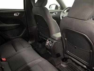 Svart Begagnad 2022 Volvo XC40 Plus SUV | 339 900 kr (Superpris)