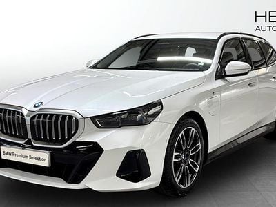 Vit (white) Begagnad 2025 BMW 530e Comfort Edition Kombi | 638 700 kr (Superpris)