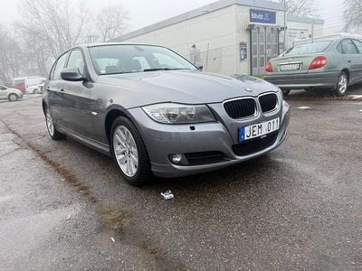 Begagnad BMW 318 143 HK (105 kW) 2009 Sedan
