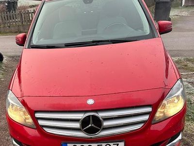 Begagnad 2014 Mercedes B200 Minibuss | 80 000 kr