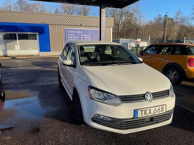 Vit Begagnad 2016 VW Polo Halvkombi | 105 000 kr