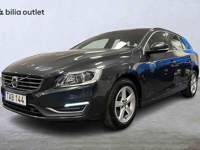 Grå Begagnad 2017 Volvo V60 Kombi | 179 900 kr