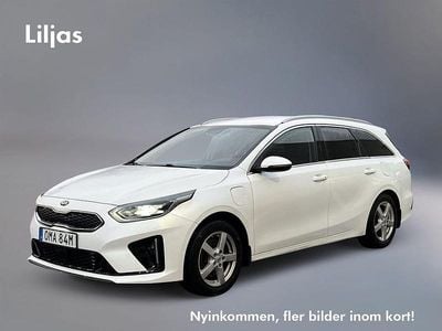 Vit Begagnad 2020 Kia Ceed Halvkombi | 199 000 kr (Marknadspris)