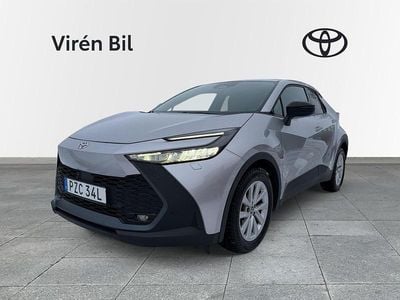 Silver Begagnad 2023 Toyota C-HR Style SUV | 319 000 kr (Marknadspris)